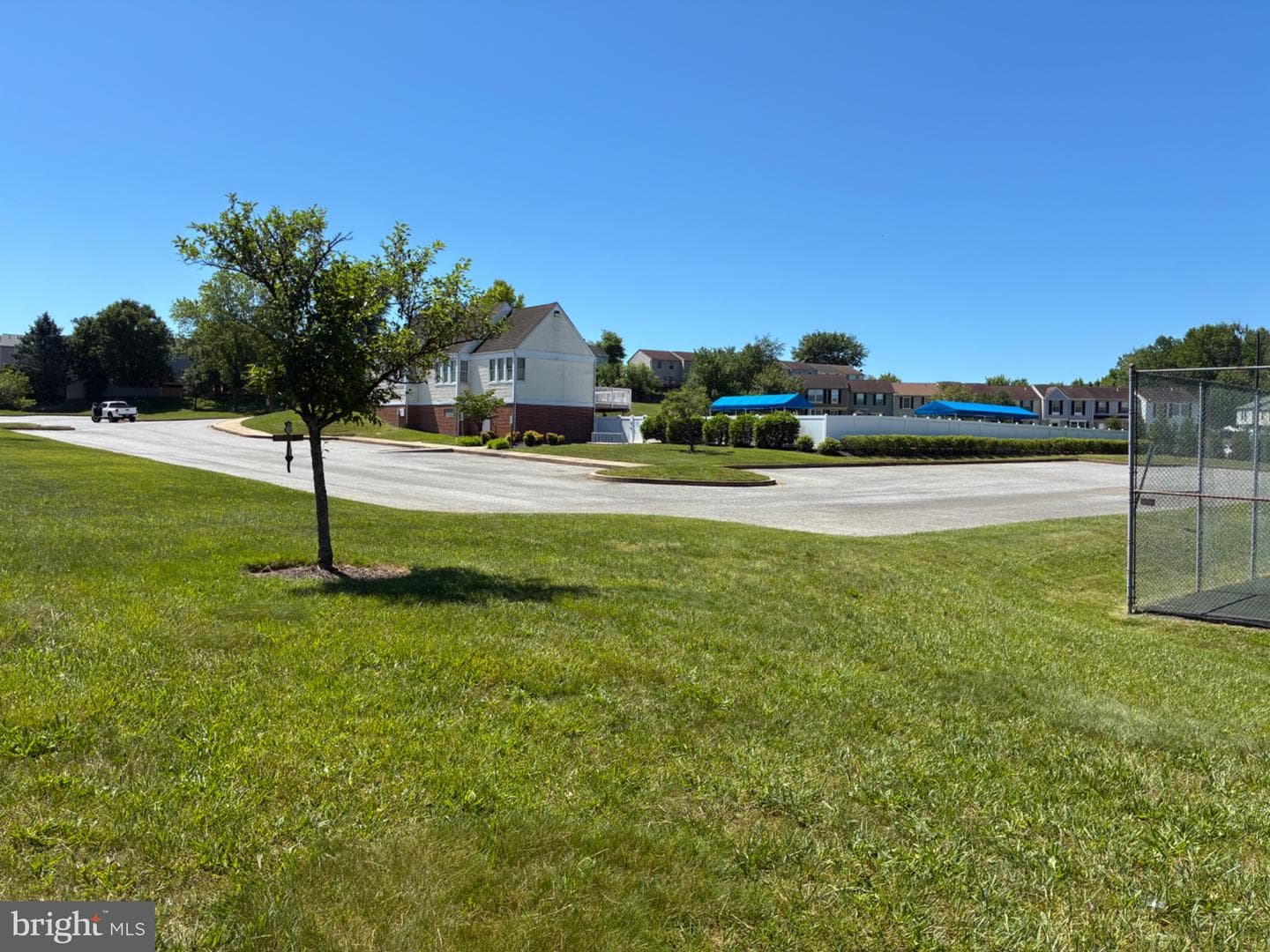903 Woodbridge Court #f photo 3