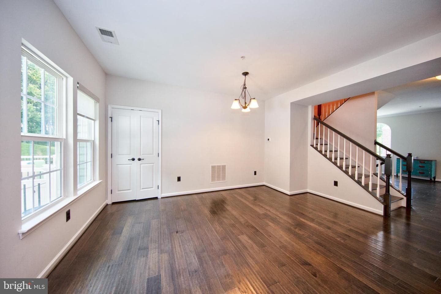 1305 Dickinson Court photo 7