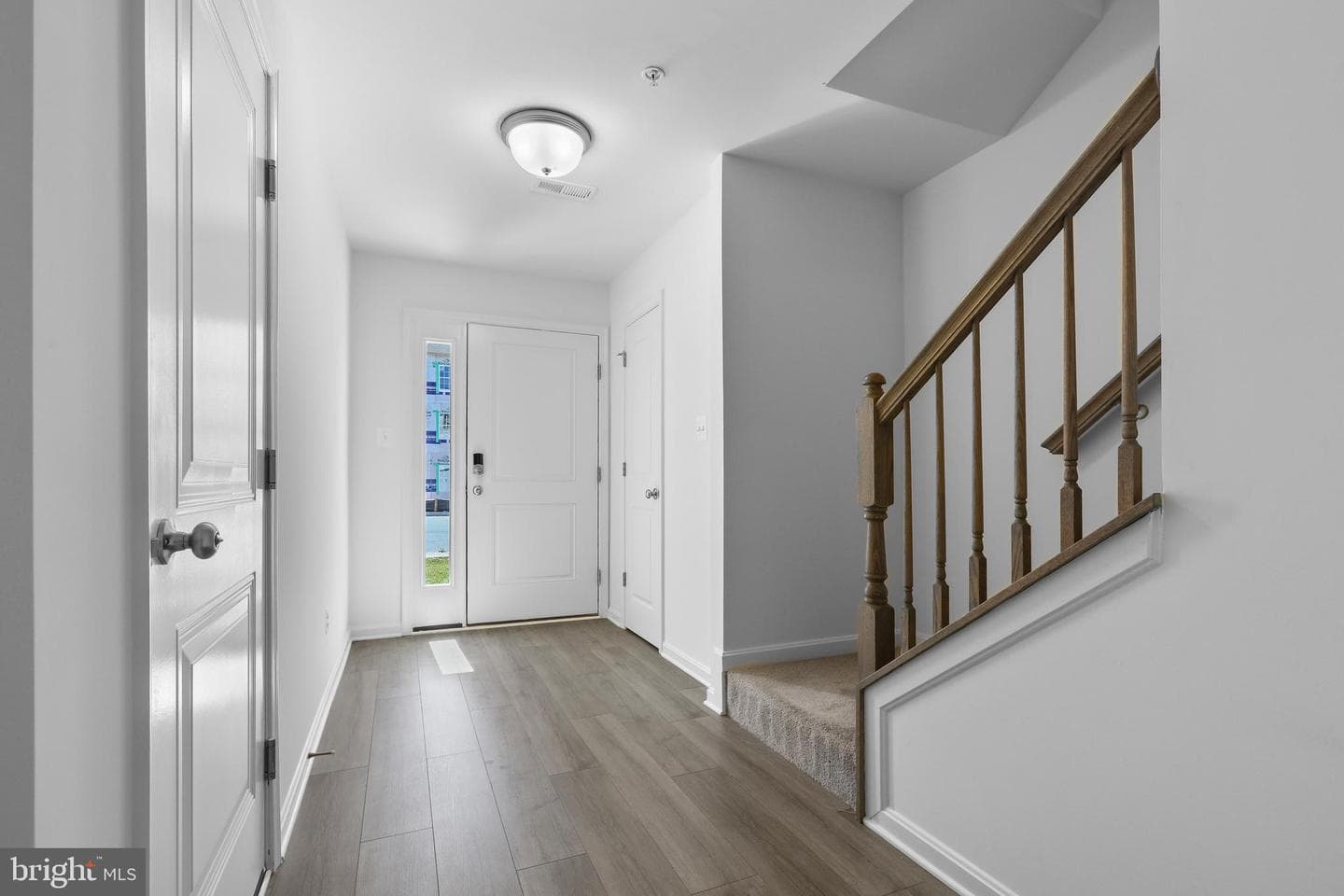 379 Hackley Drive photo 3