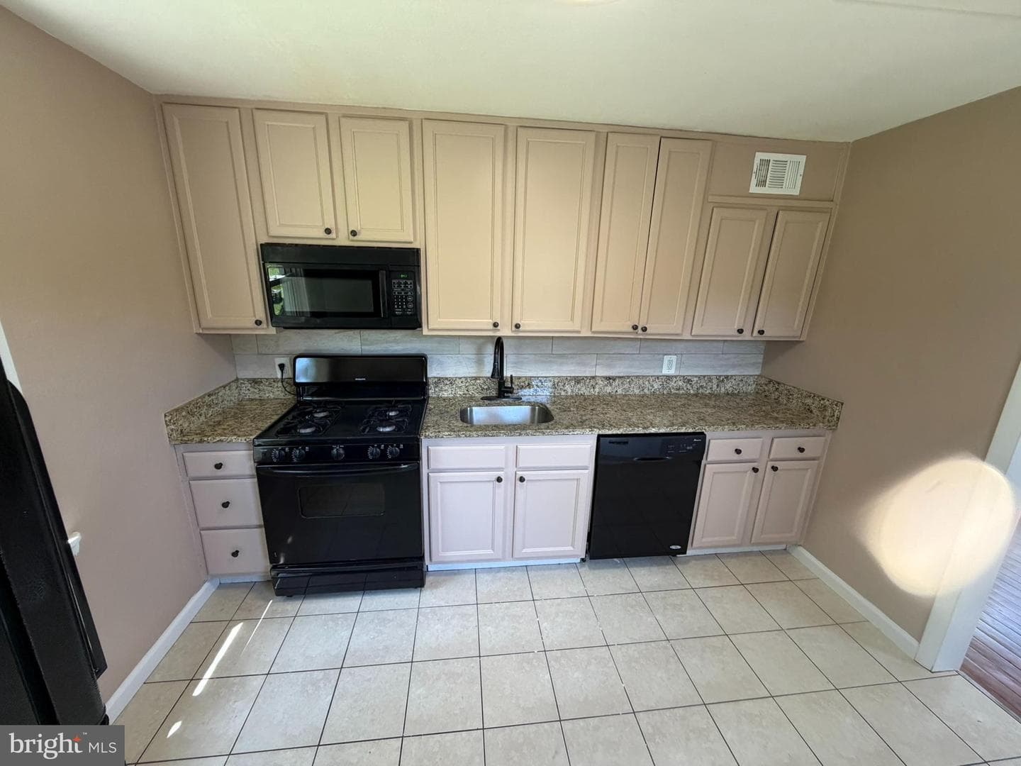 7 Aberdeen Avenue photo 11