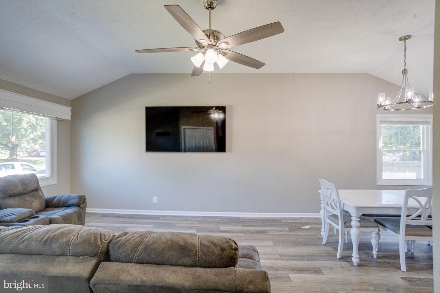 442 Bernice Terrace photo 3