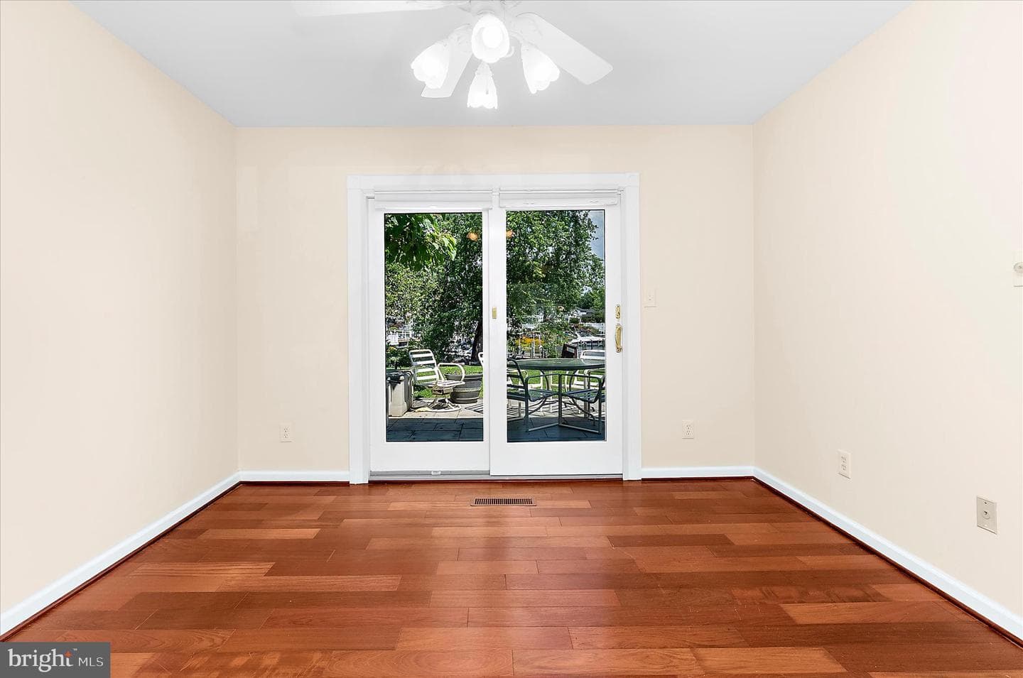 35 Neptune Drive photo 12