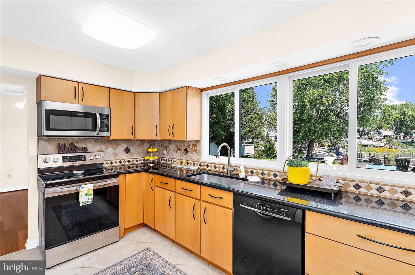 35 Neptune Drive photo 15