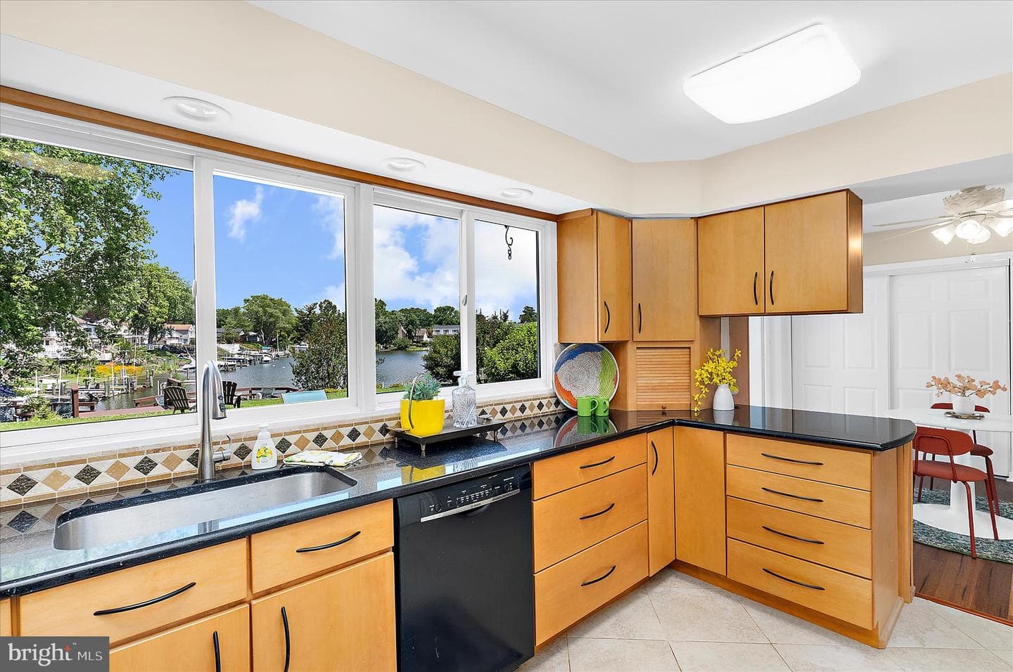 35 Neptune Drive photo 16