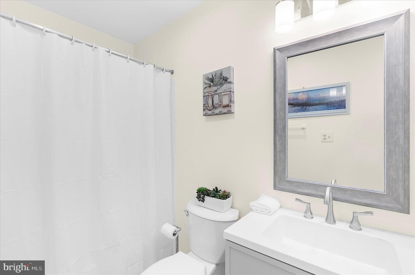 35 Neptune Drive photo 25