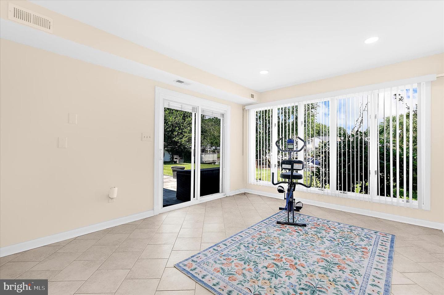 35 Neptune Drive photo 27