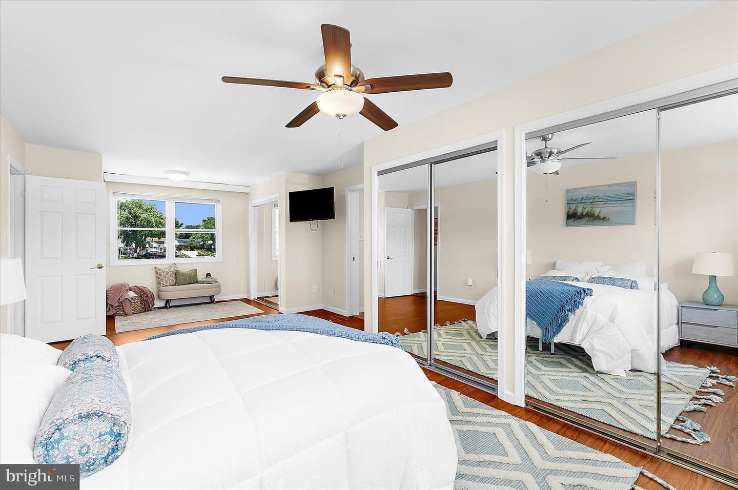 35 Neptune Drive photo 32