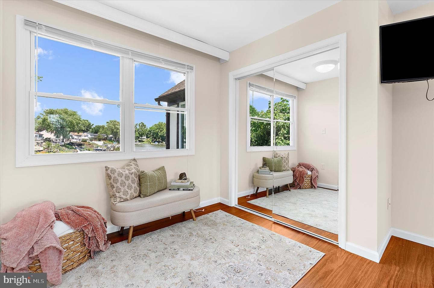 35 Neptune Drive photo 33
