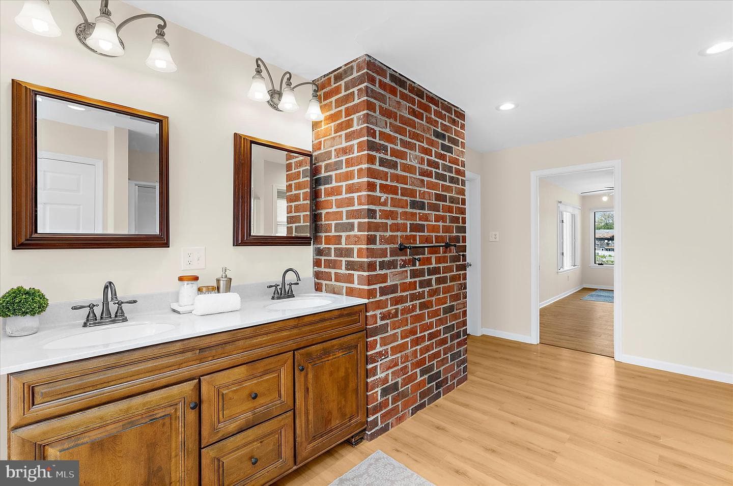 35 Neptune Drive photo 37