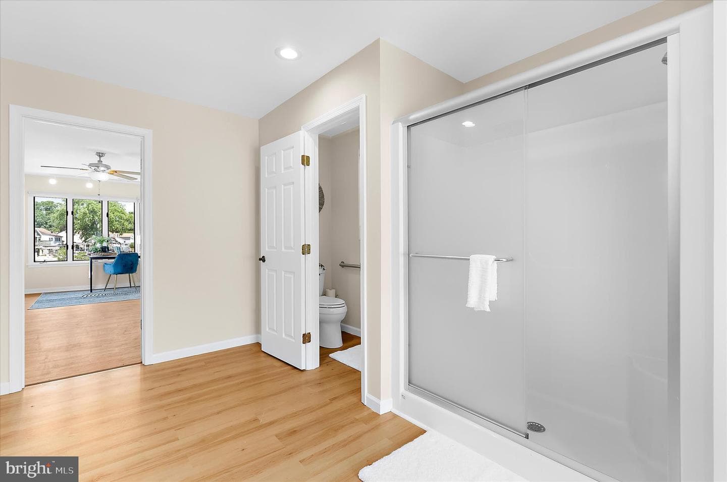 35 Neptune Drive photo 38