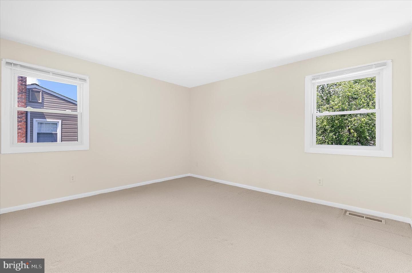 35 Neptune Drive photo 49