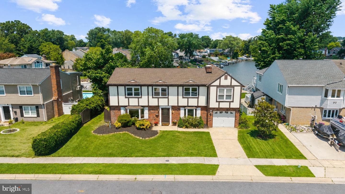 35 Neptune Drive photo 5