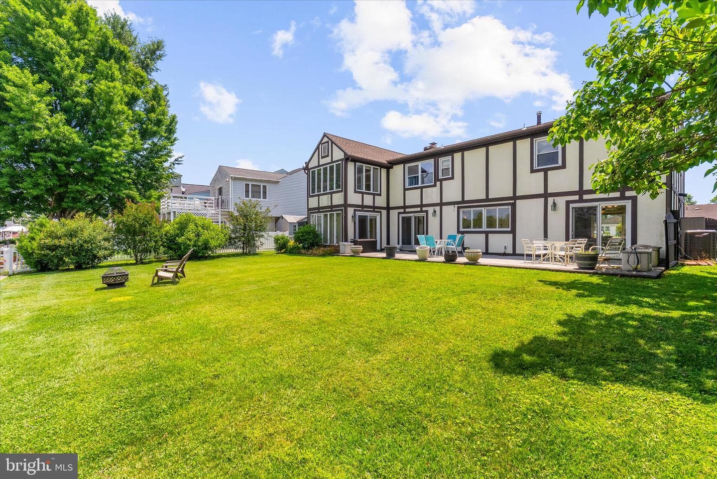 35 Neptune Drive photo 55