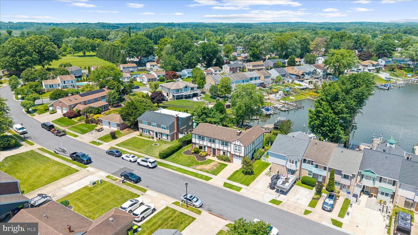 35 Neptune Drive photo 68