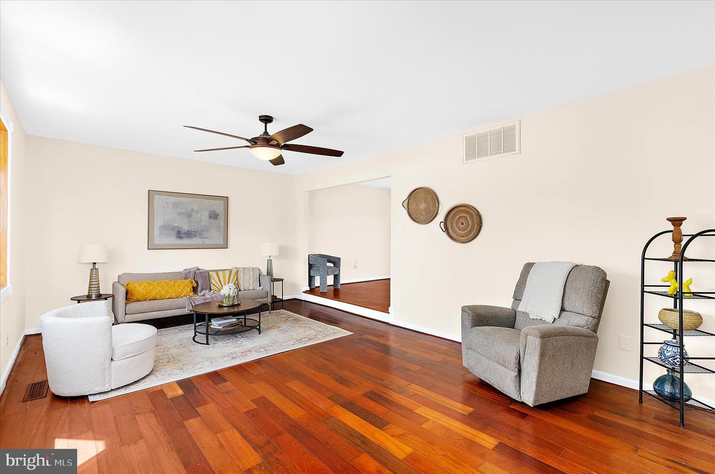 35 Neptune Drive photo 8