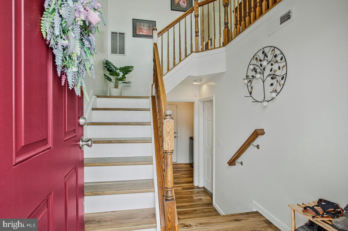 610 Snowberry Way photo 2
