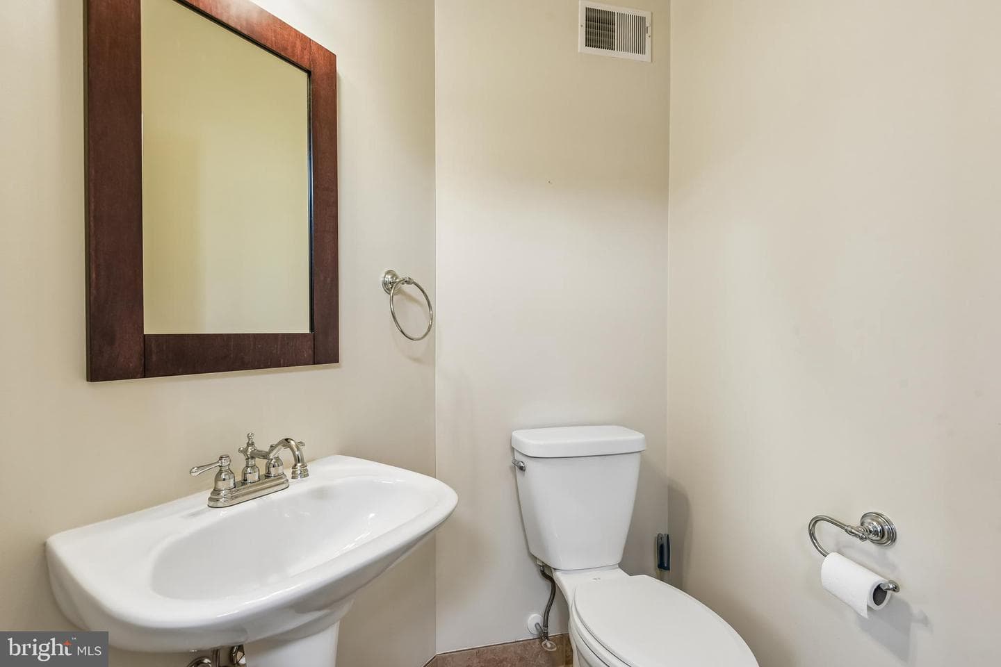 413 Foreland Garth photo 22