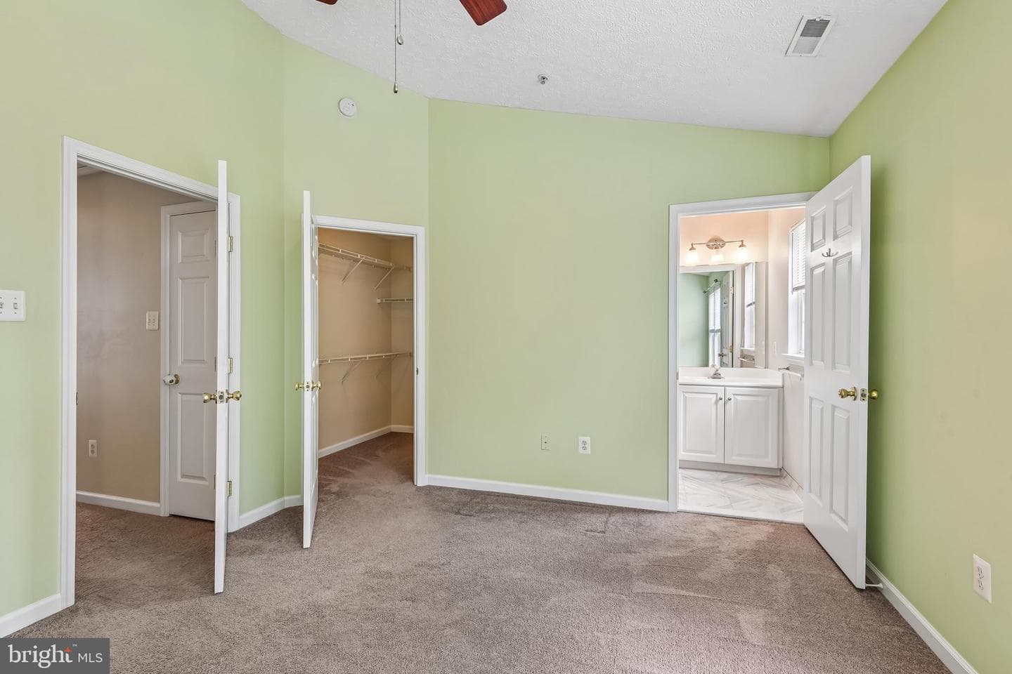 413 Foreland Garth photo 31
