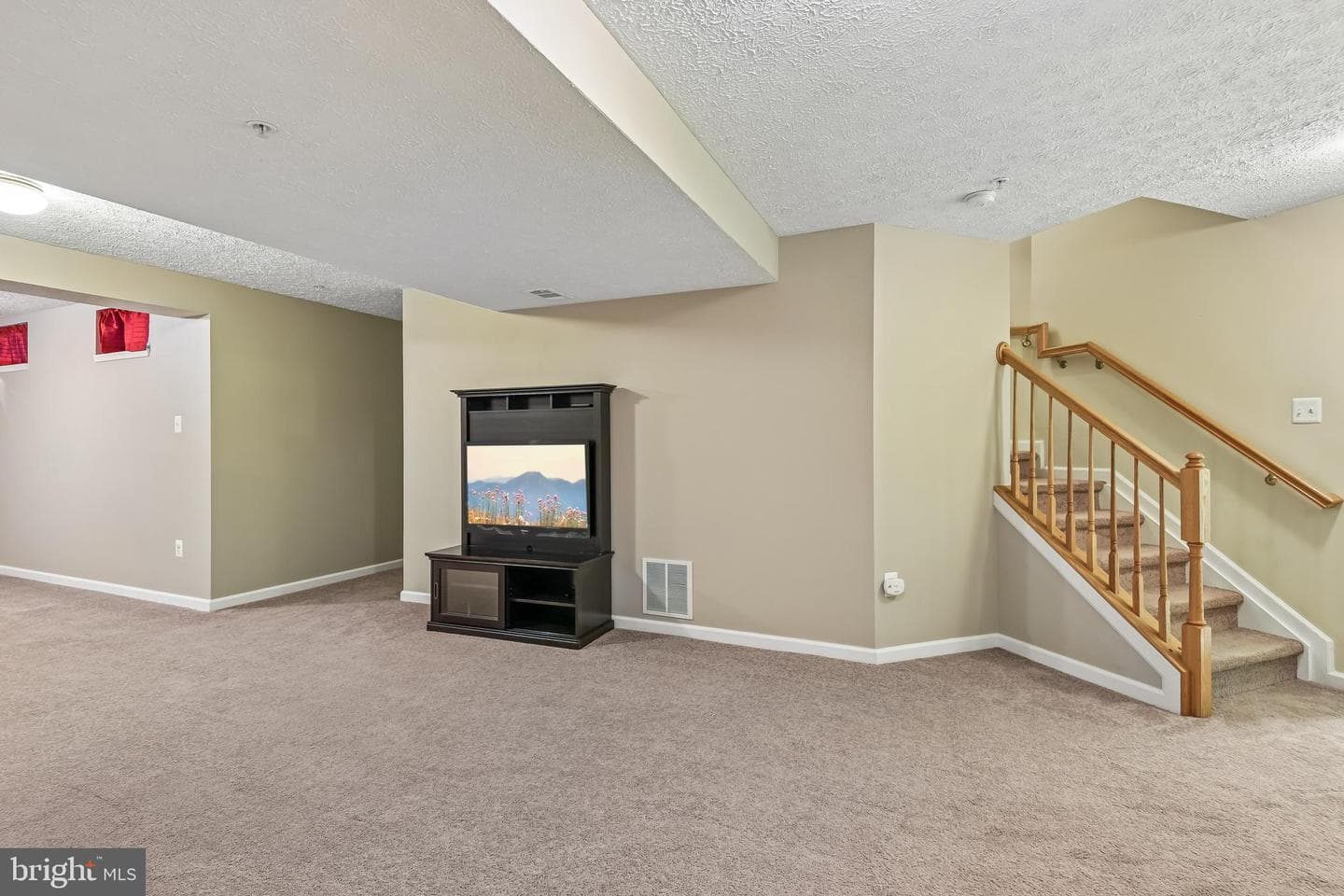 413 Foreland Garth photo 37