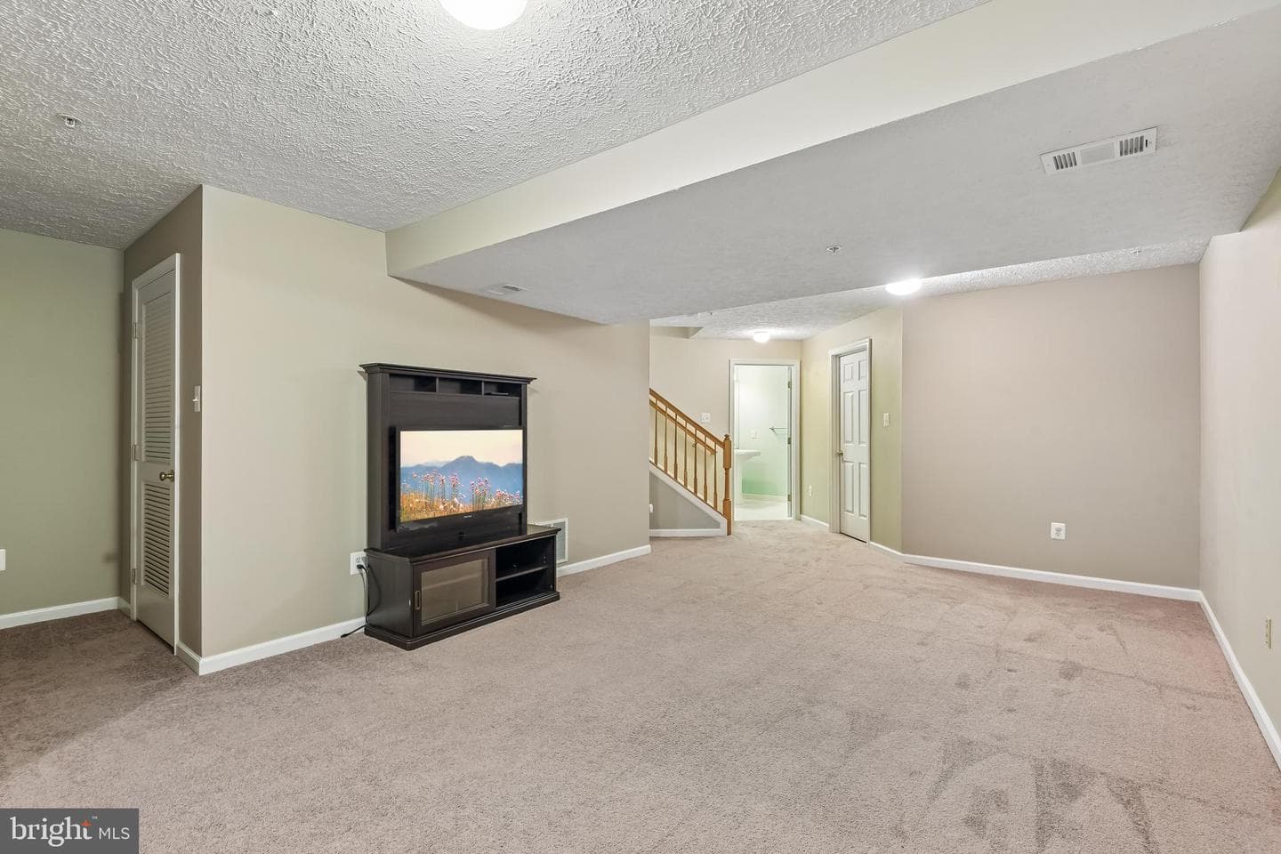 413 Foreland Garth photo 38