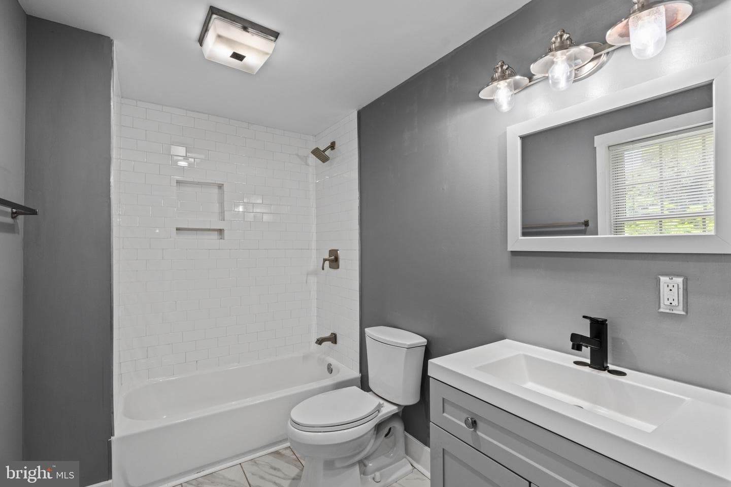 303 Irish Lane photo 18