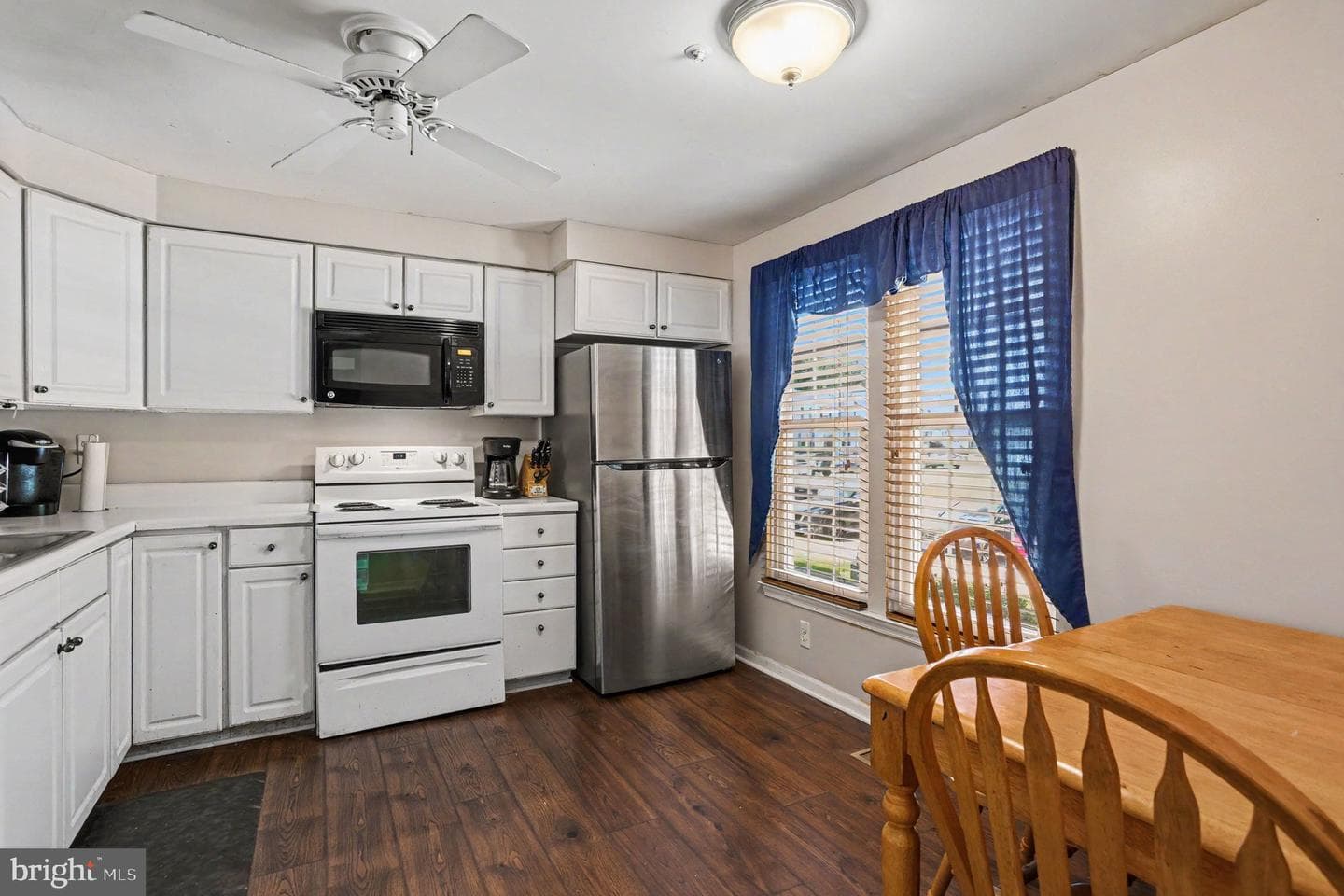 953 Gainsborough Court #953 photo 4