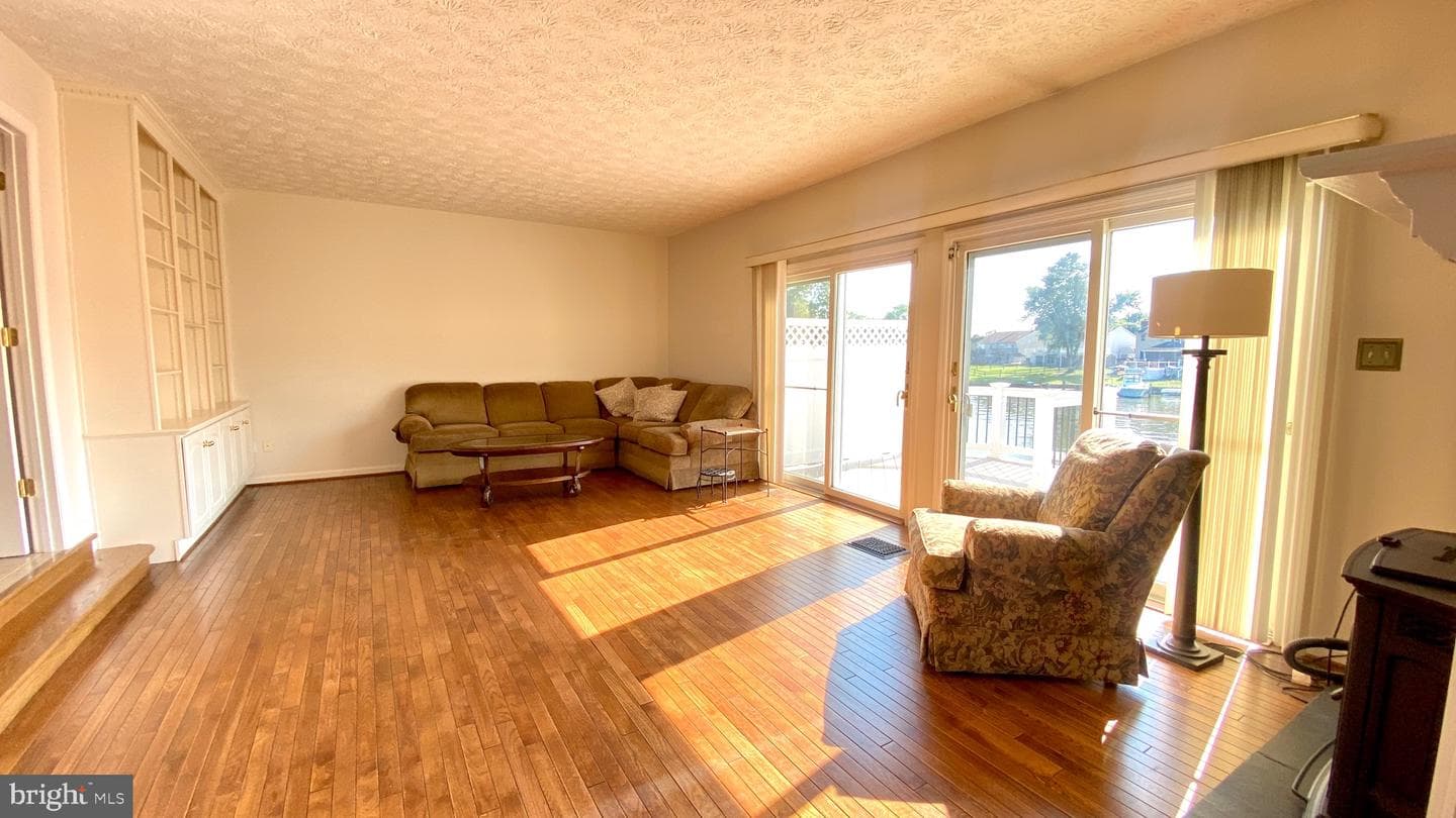 124 Ravenswood photo 4