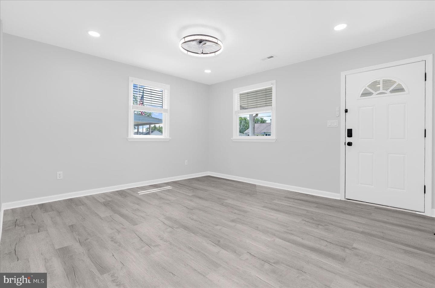 159 E Deen Avenue photo 5