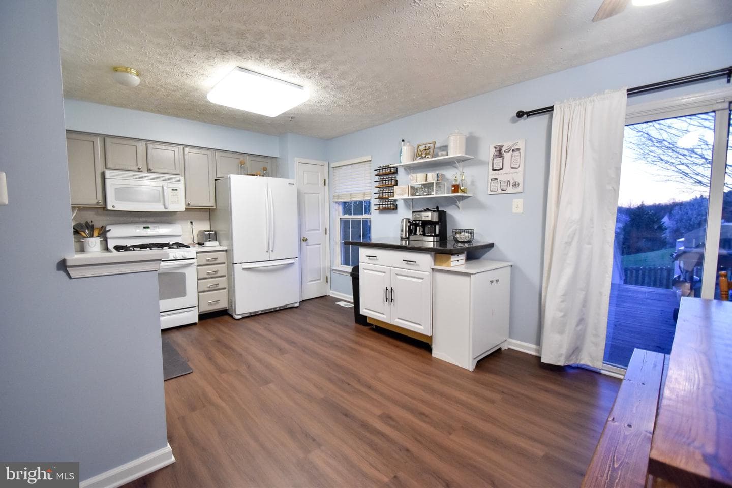 1032 Jeanett Way photo 8