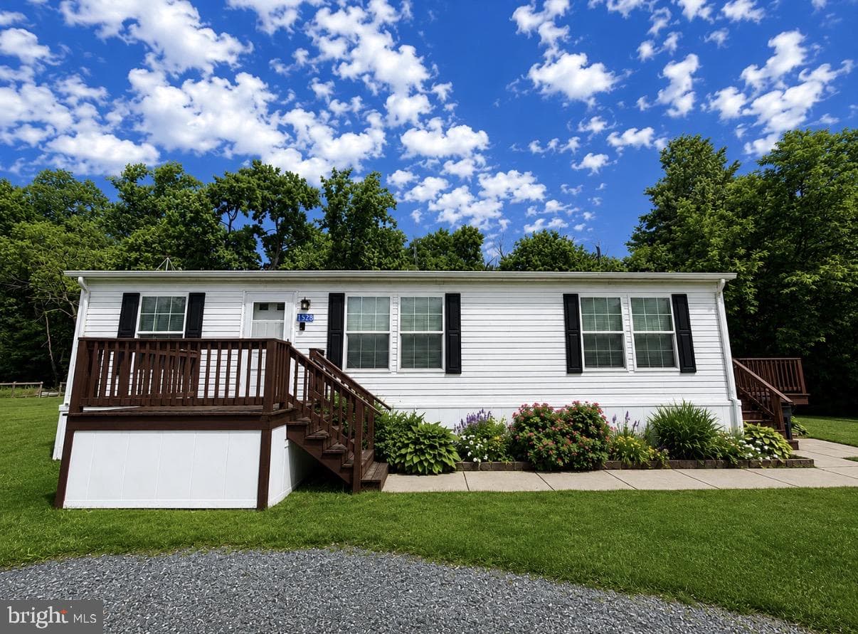 1528 Arena Road, Street