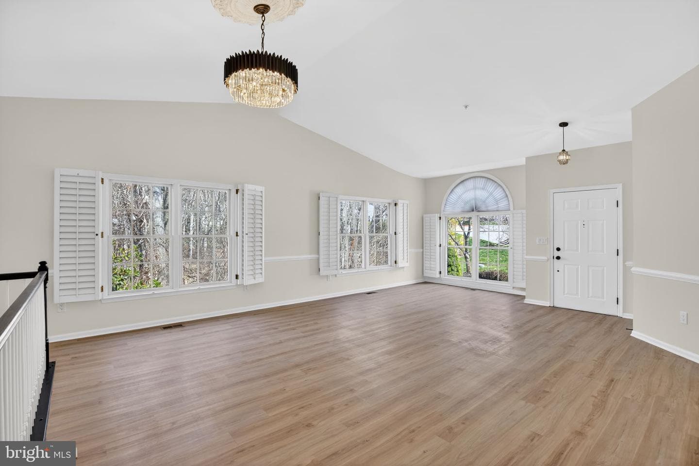 906 Whispering Ridge Lane photo 3