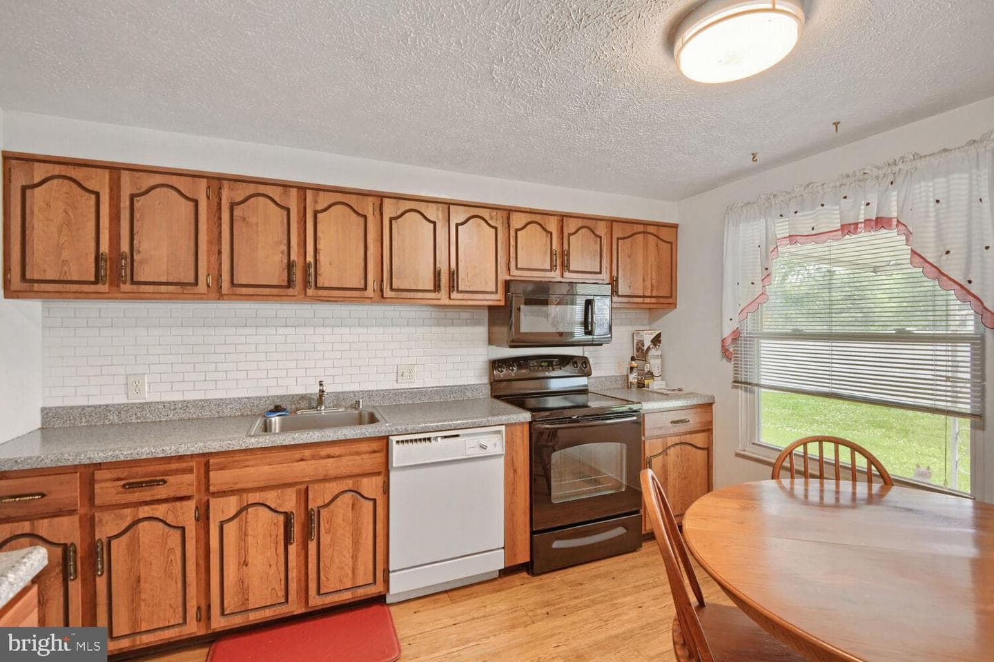 1520 Meadowcrest Court photo 11