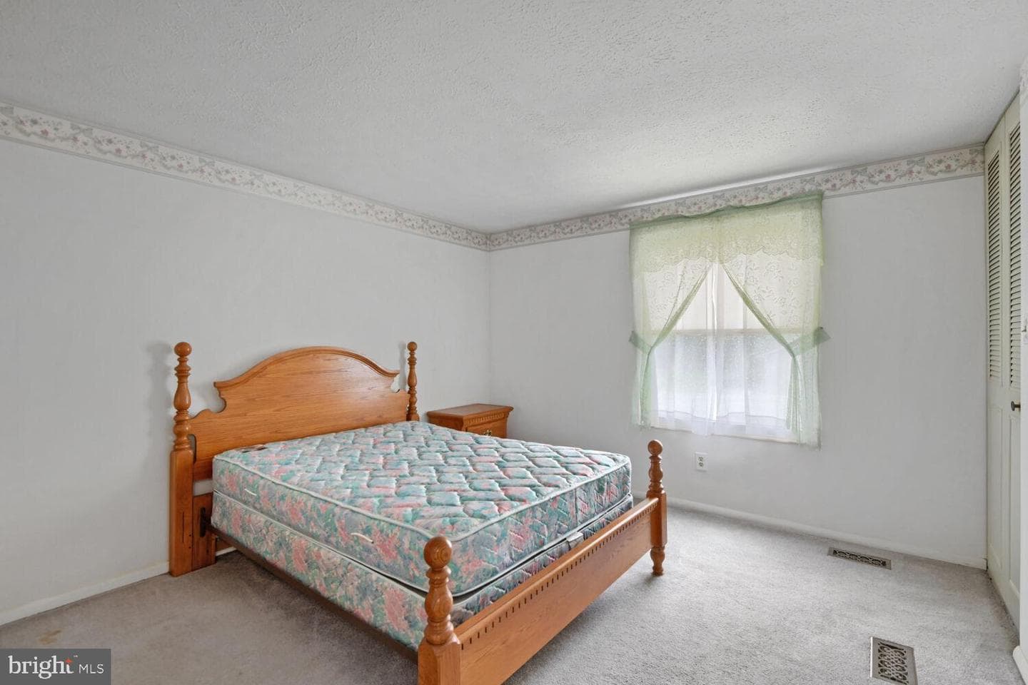 1520 Meadowcrest Court photo 18