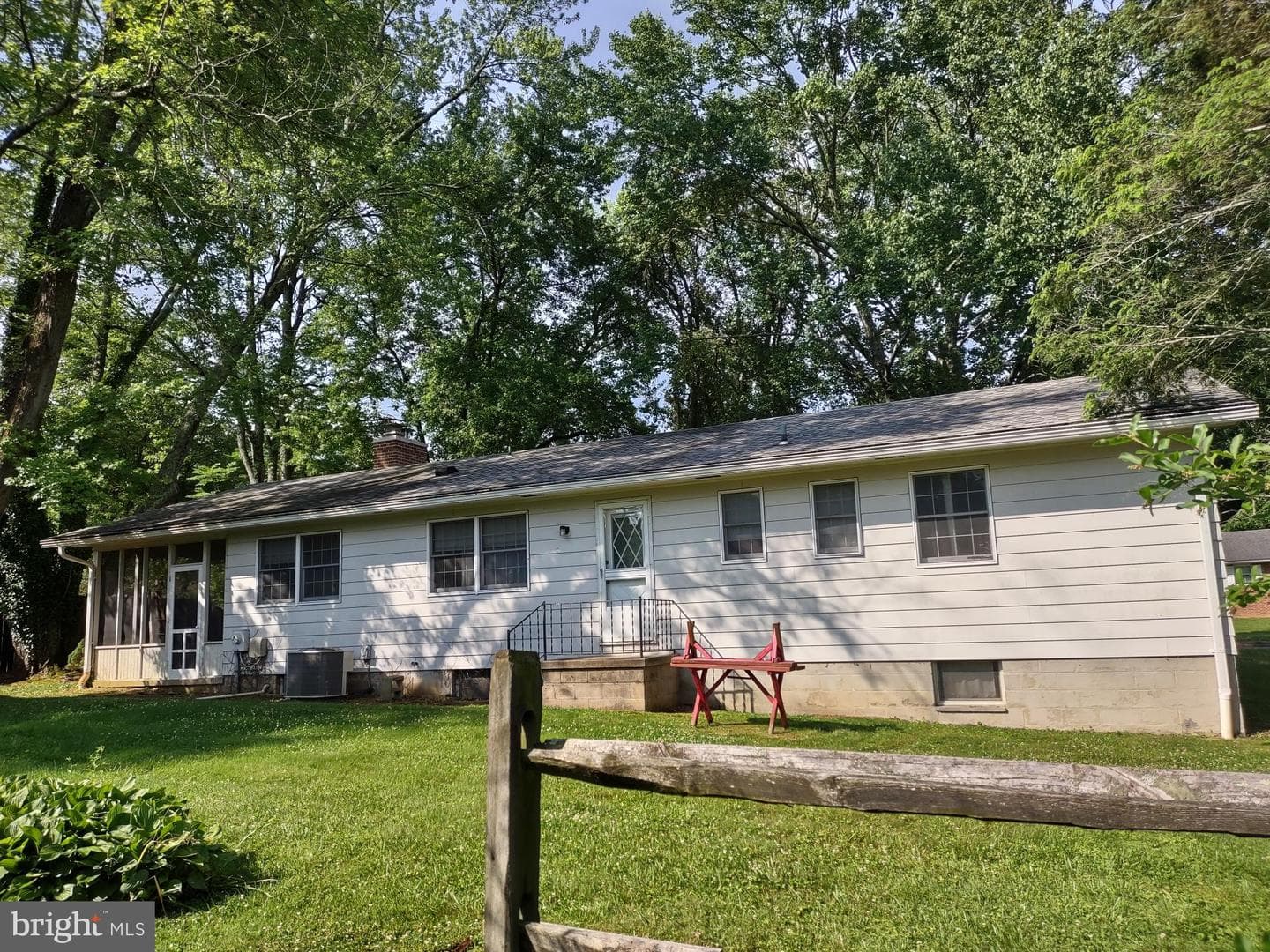 211 Richardson Street photo 4