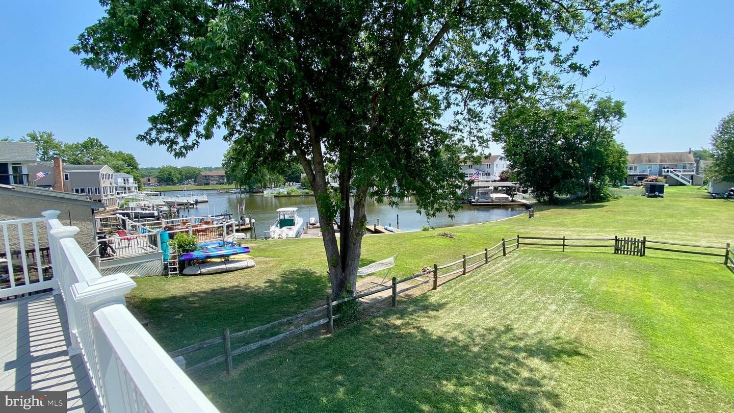 109 Breakwater Ct photo 3