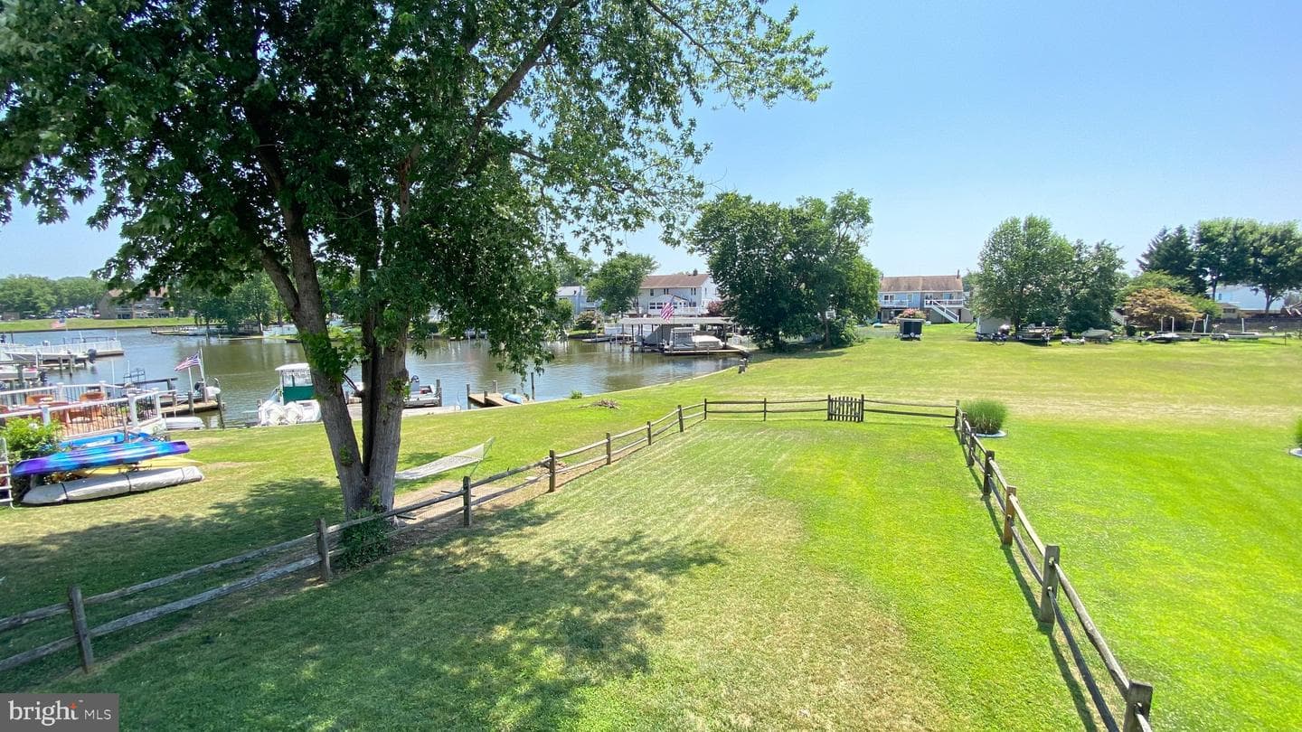 109 Breakwater Ct photo 4