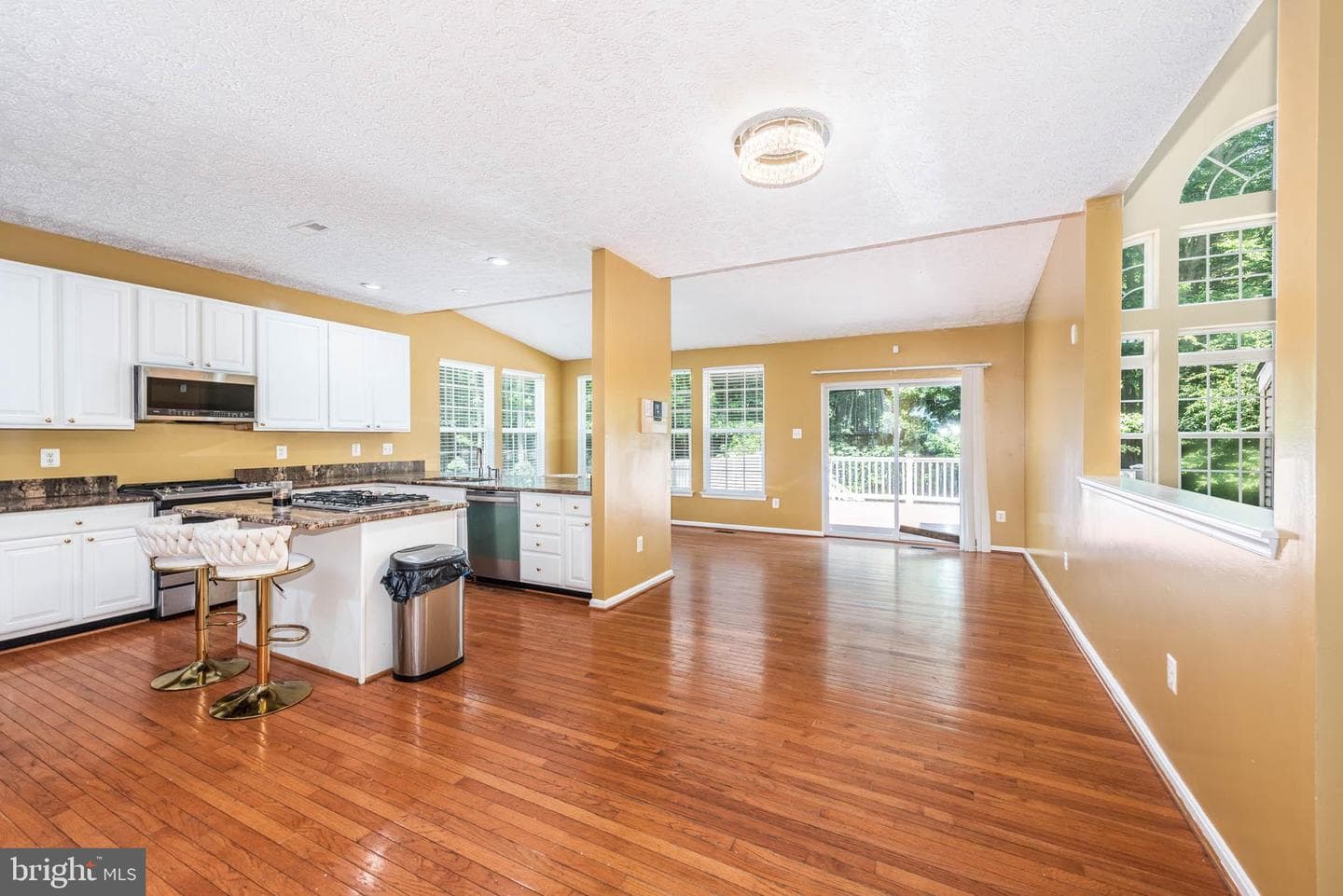 583 Windsong Dr photo 11