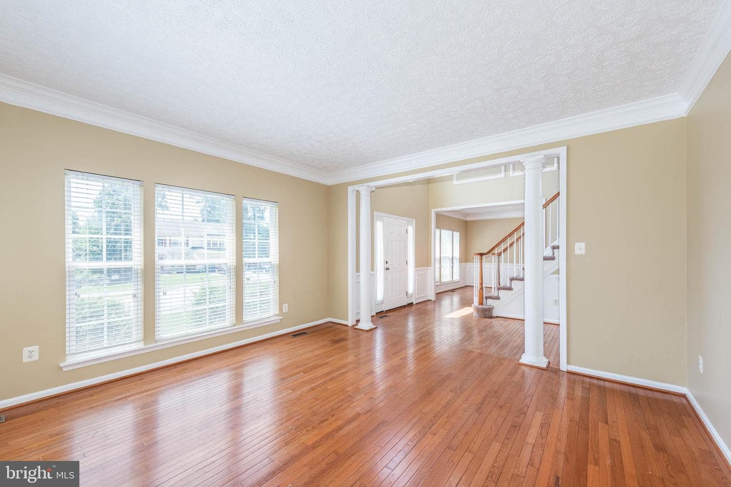 583 Windsong Dr photo 3