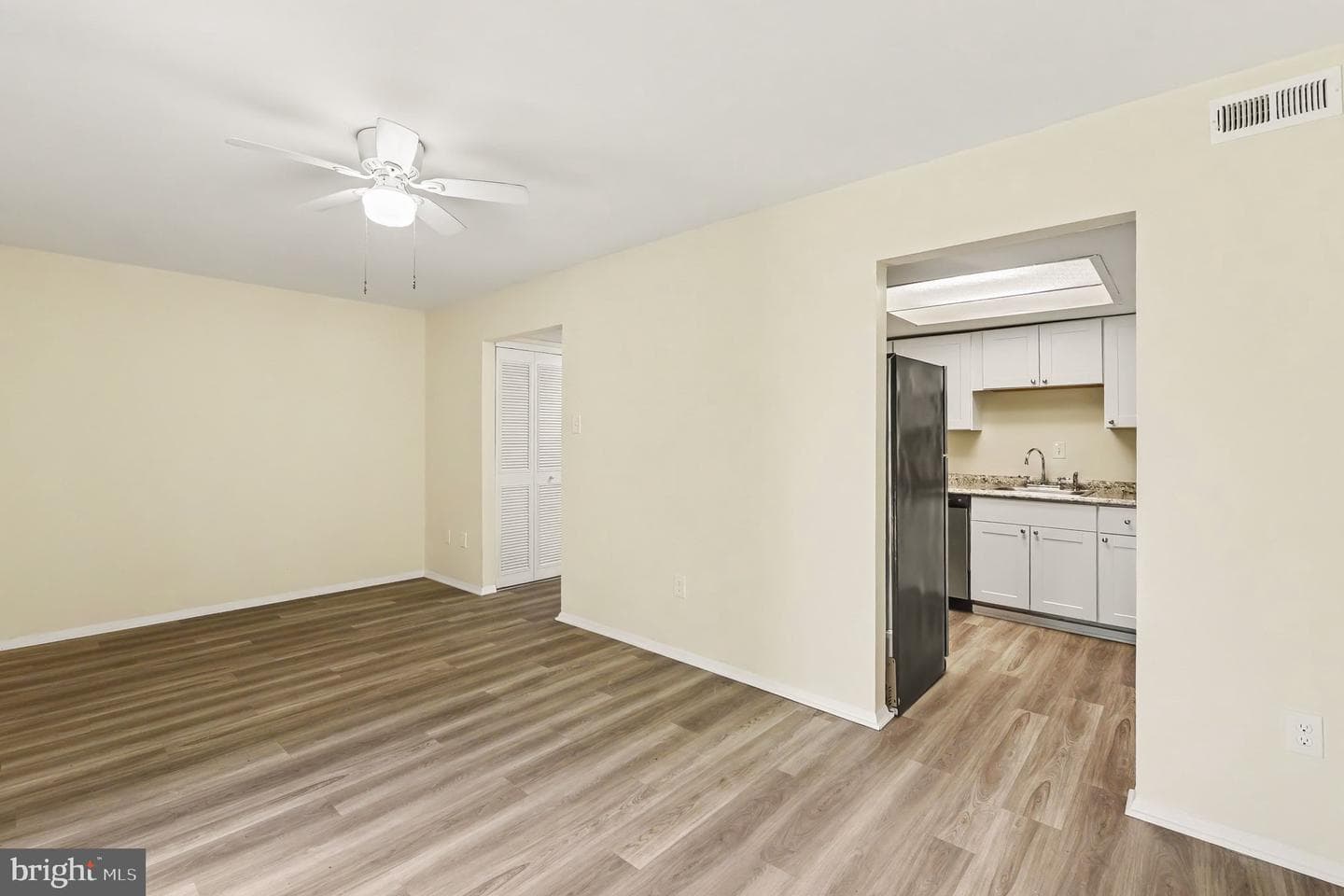 683 Towne Center Drive photo 14