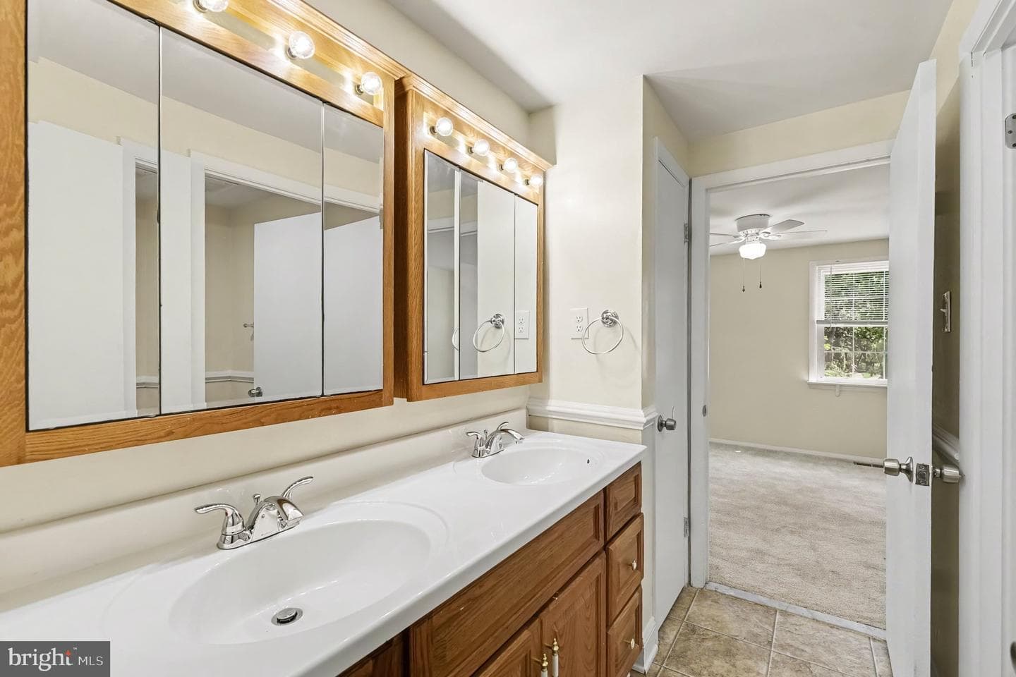 683 Towne Center Drive photo 21
