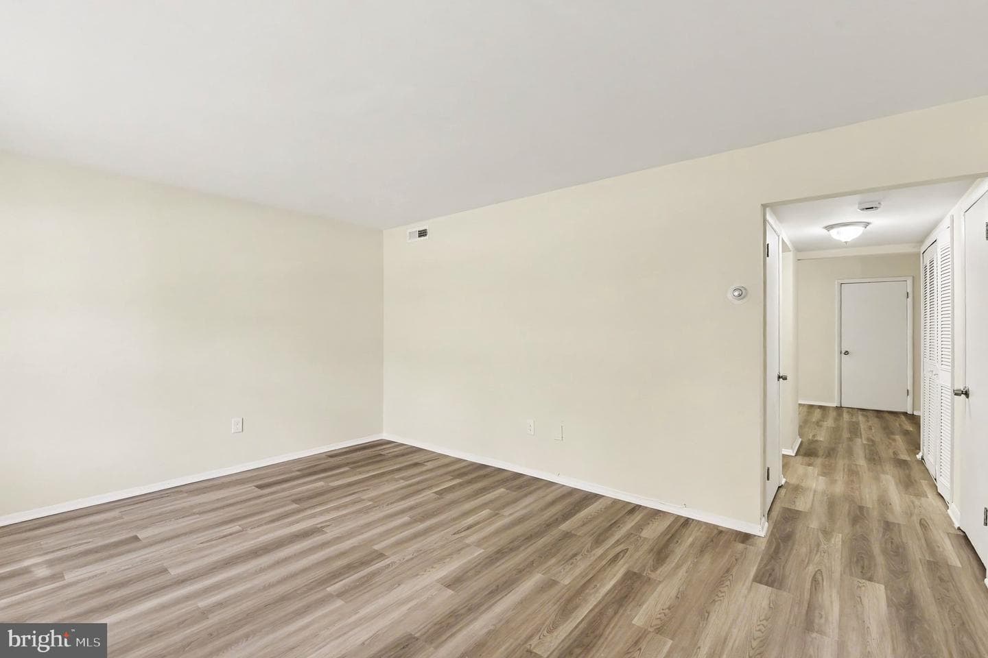683 Towne Center Drive photo 7