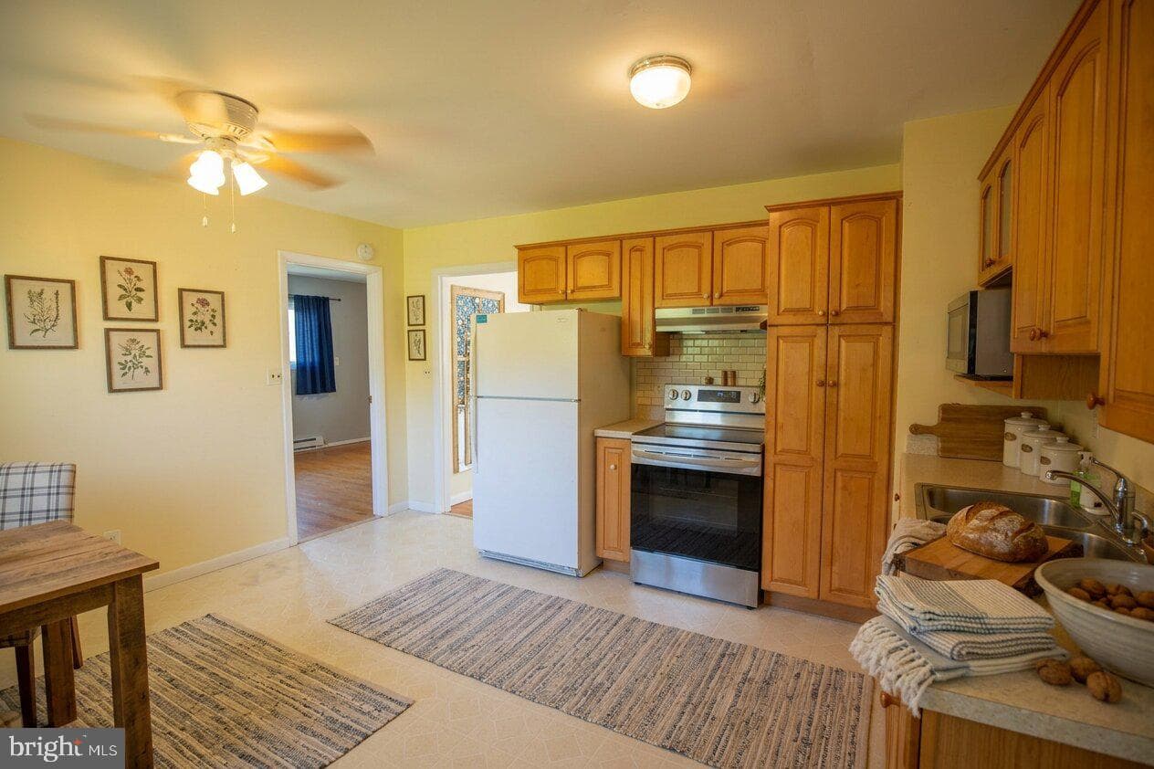 1821 Glenville Road photo 8