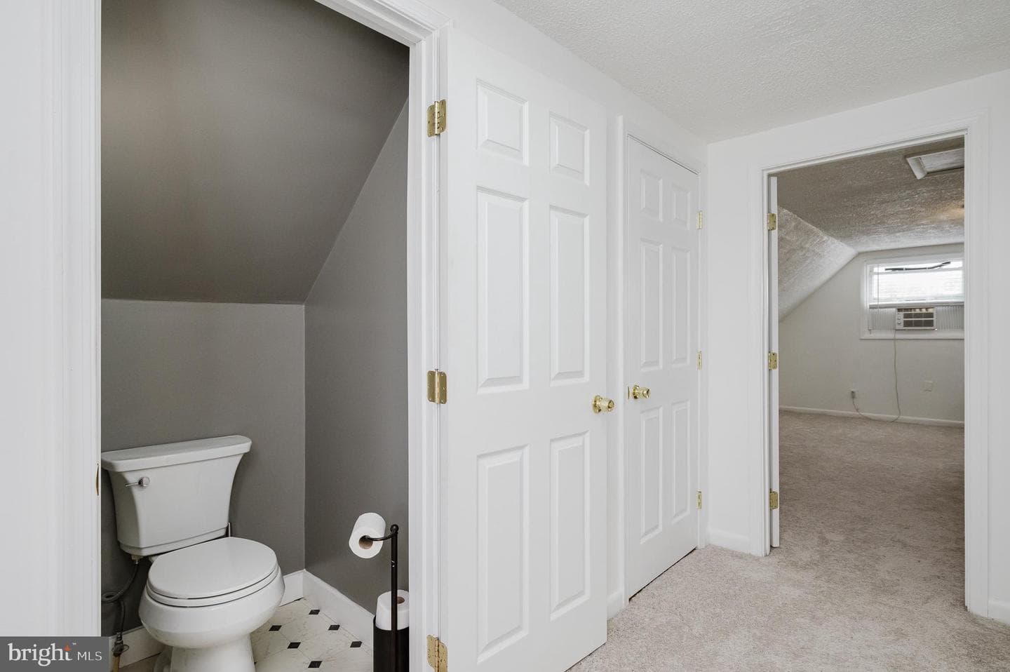 416 Enfield Road photo 35