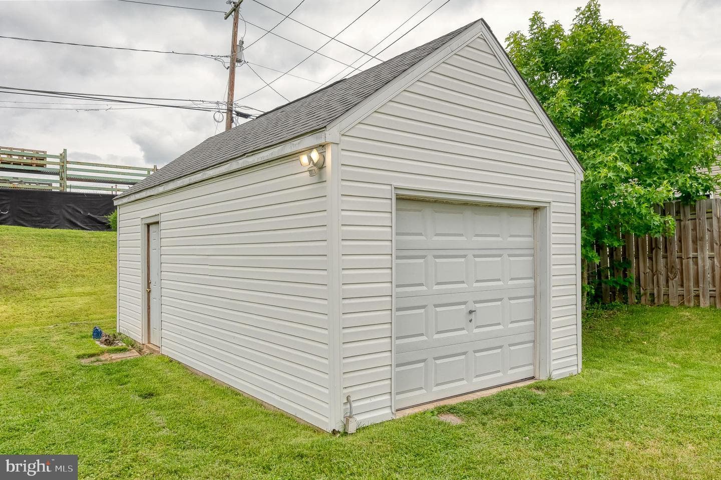 416 Enfield Road photo 44