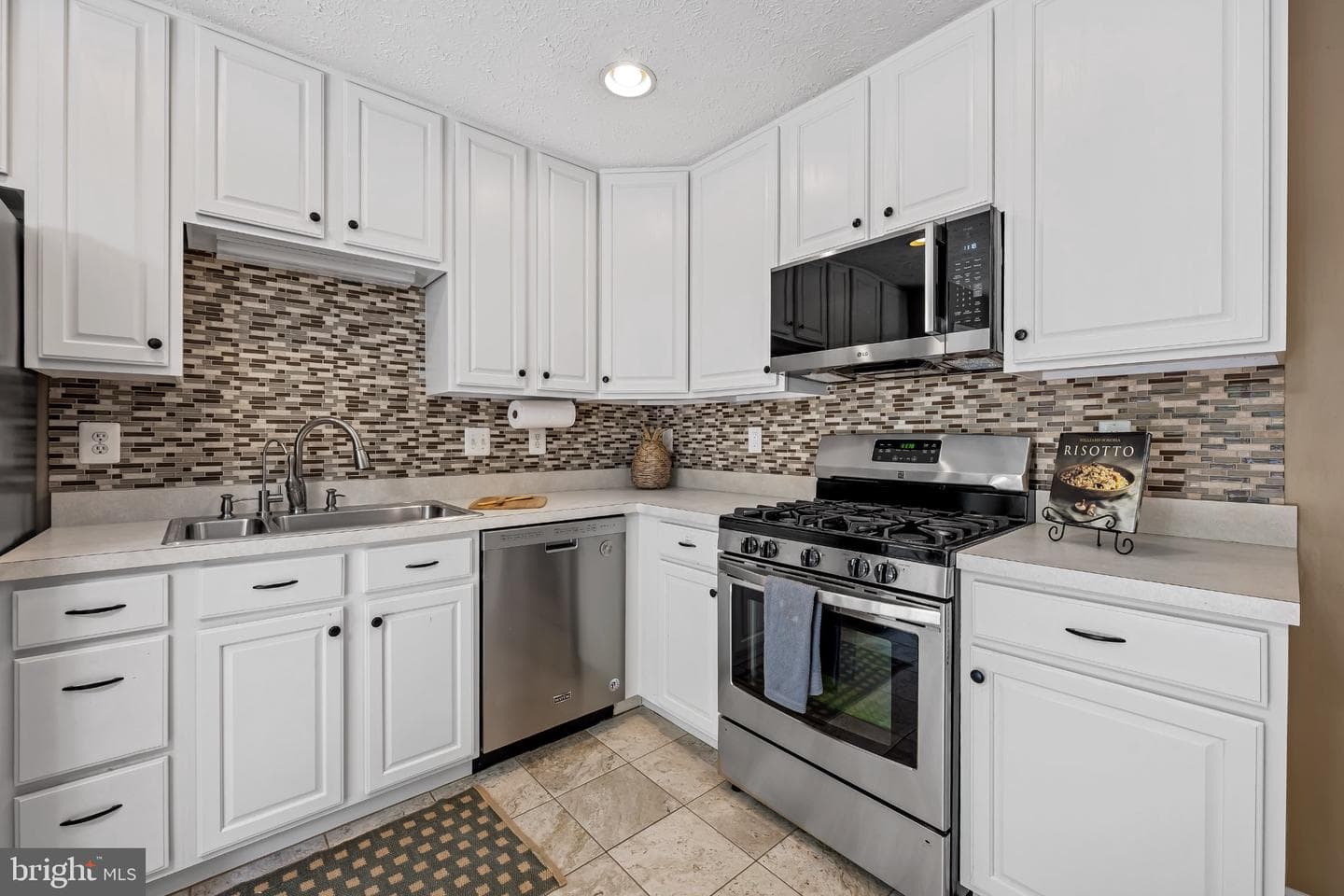 206 Colgate Drive photo 3