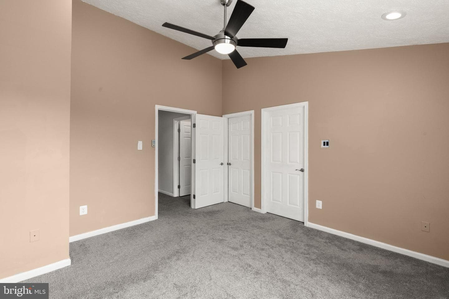 400 Macintosh Circle photo 14