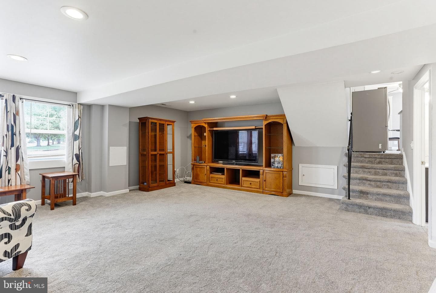 645 Walker Street photo 12