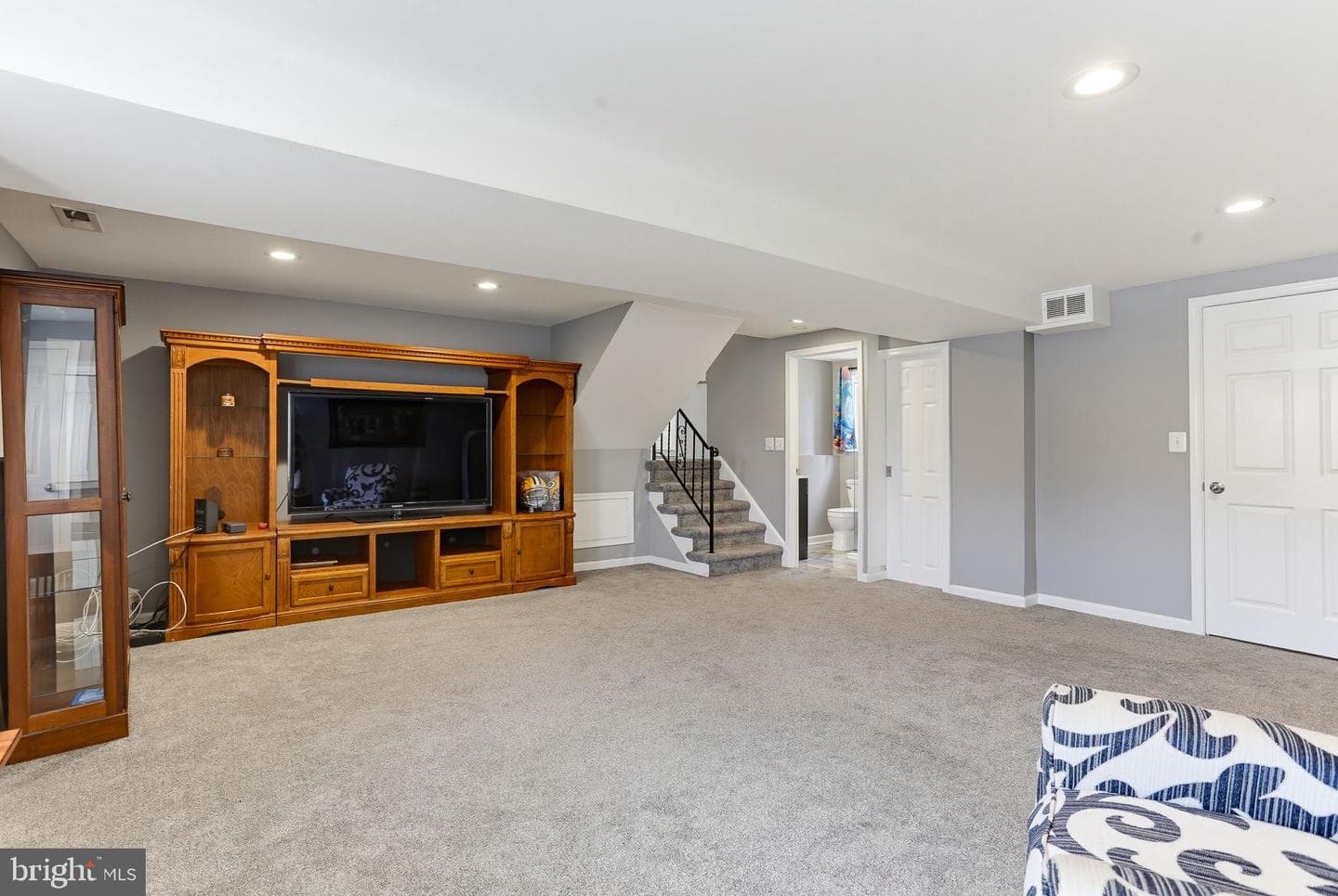 645 Walker Street photo 13