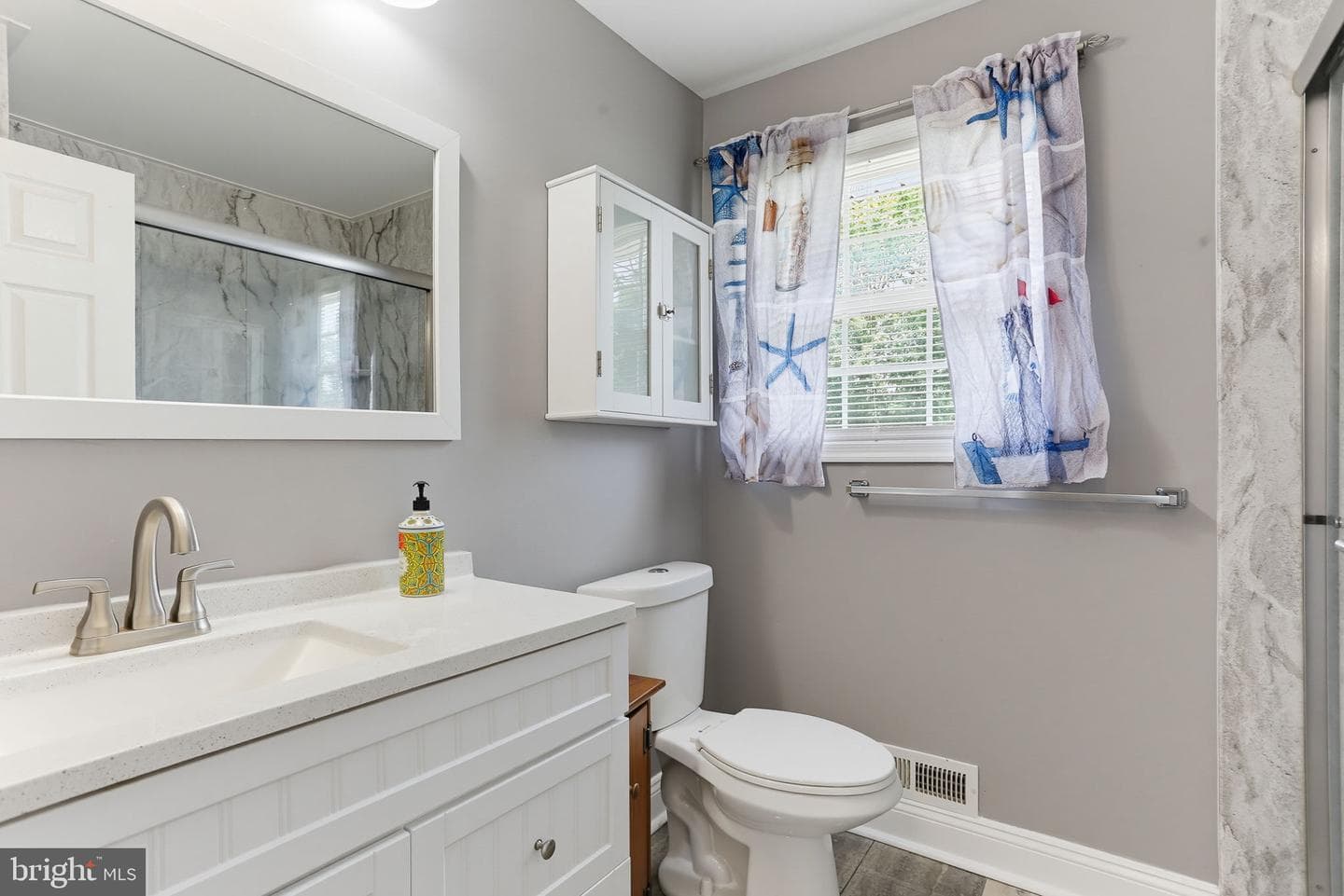 645 Walker Street photo 18