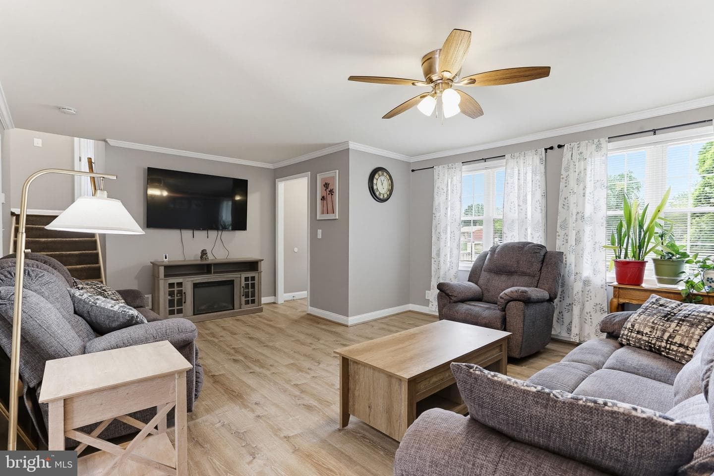 645 Walker Street photo 3